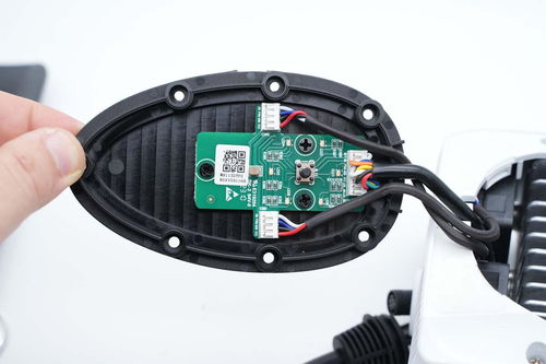 新能源汽車充電設(shè)備設(shè)計(jì)典范 吉利2kW便攜式直流充電機(jī)拆解